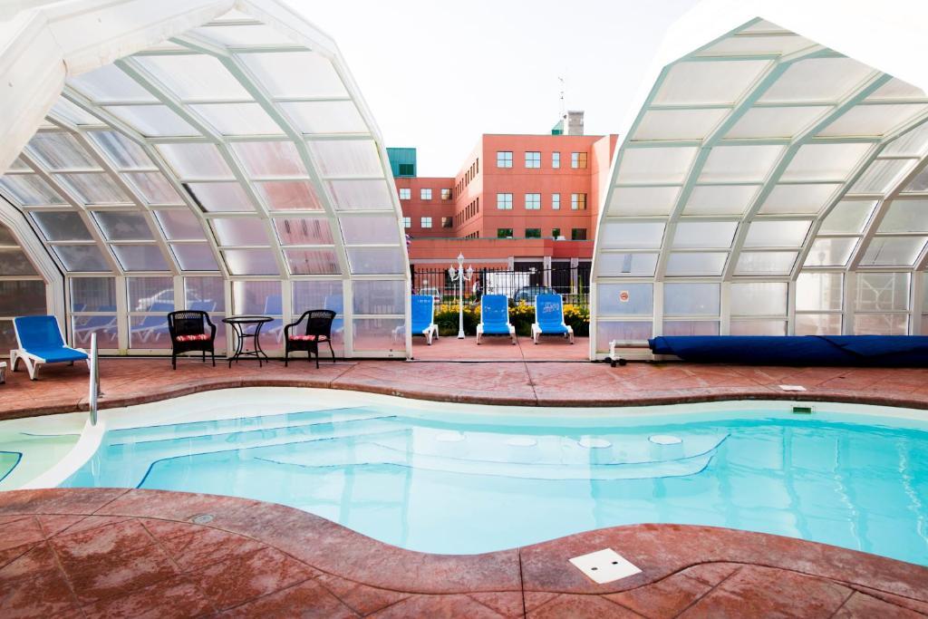 V Hotel & Suites Moncton Exteriér fotografie